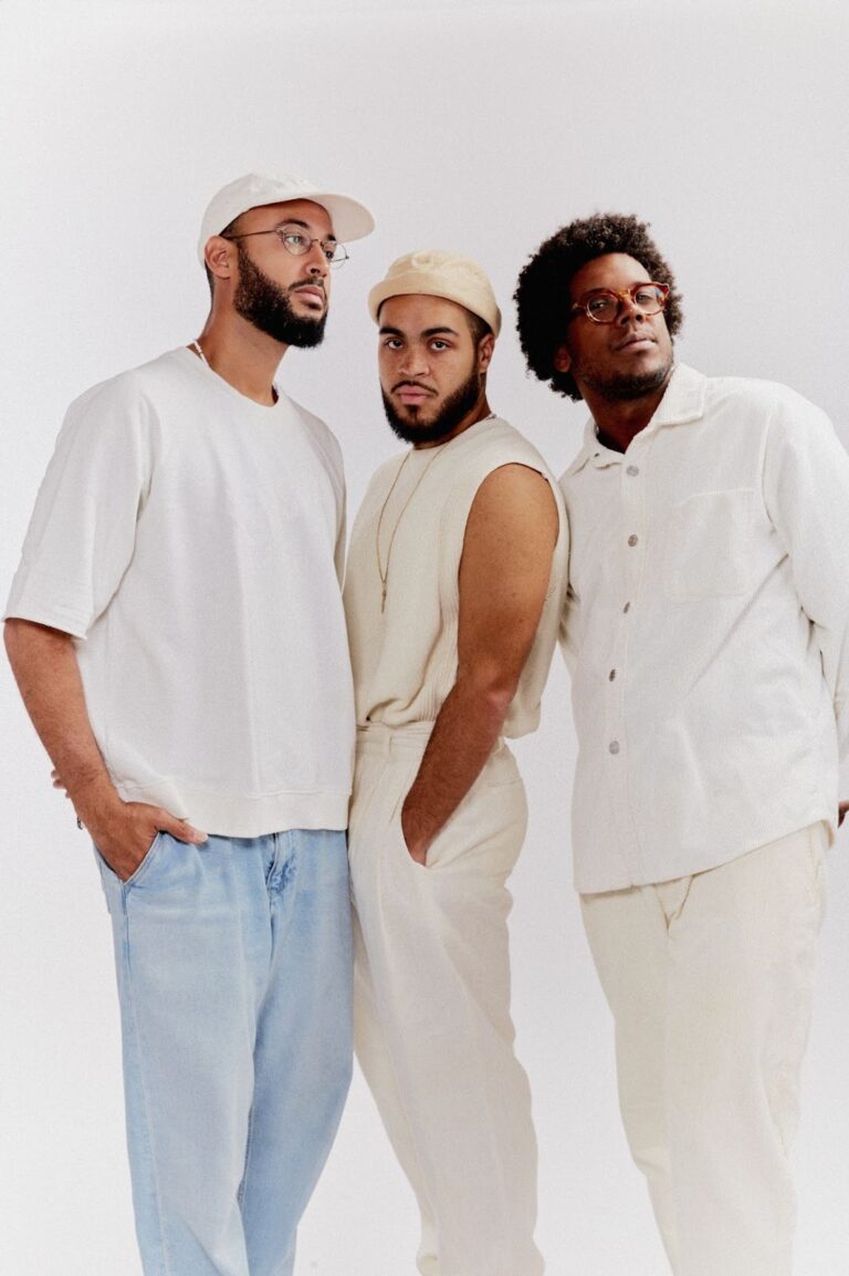 Gilsons se despede da era “Pra Gente Acordar” e eterniza turnê global em vinil duplo