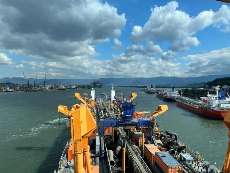 Canal do Porto de Santos passa por manutenção programada para manter profundidade de 15 metros