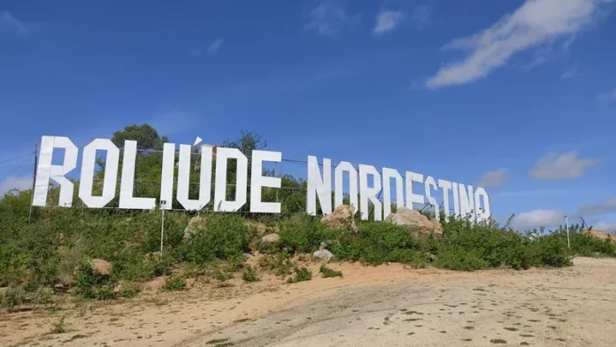 A reportagem cita produções realizadas para plataformas de streaming, como Disney+ e Amazon Prime, além do filme O Auto da Compadecida