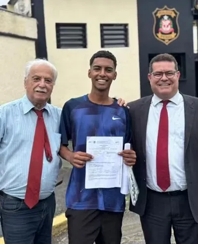 Acusado de tráfico é absolvido pela Justiça após teste de escrita inconclusivo em caderno com anotações de drogas