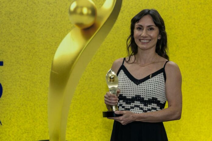 Escaladora paralímpica de Taubaté é homenageada no Prêmio Brasil Paralímpico 2025