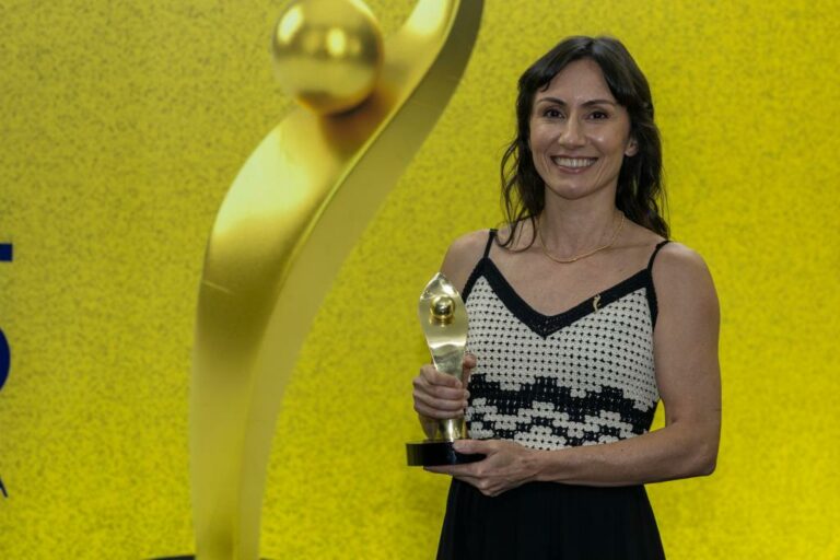 Escaladora paralímpica de Taubaté é homenageada no Prêmio Brasil Paralímpico 2025