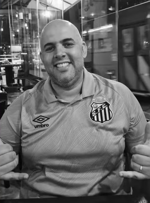 Narrador esportivo morre após transmitir vitória do Santos