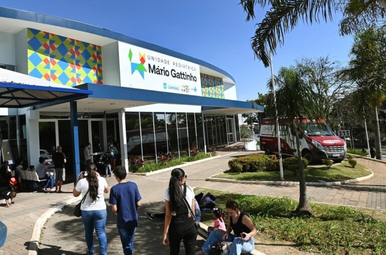 Bebê levado a hospital com sinais de maus-tratos morre após 8 dias