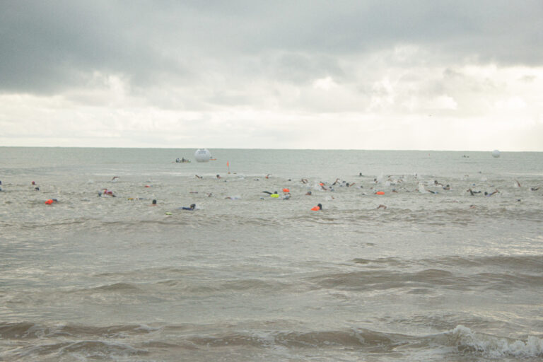 Orla de João Pessoa recebe Travessia Dia do Marinheiro e Sesc Triathlon neste fim de semana