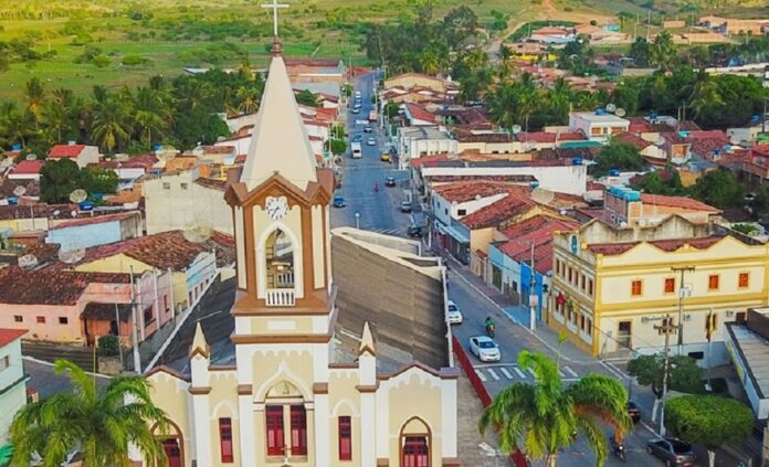 O evento oferece atividades culturais, religiosas, gastronômicas e artísticas gratuitas para o público, com oficinas, apresentações, feiras e shows