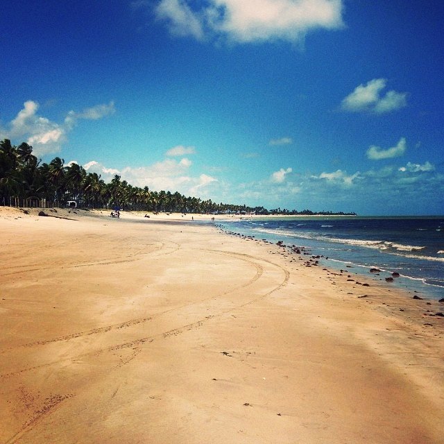 Mulher fica gravemente ferida após ser atropelada por carro na faixa de areia da Praia de Acaú