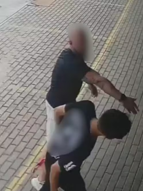 Homem é agredido por psicólogo após fazer barulho com a moto