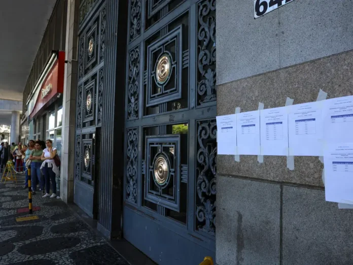Candidatos chegam ao local de prova do Concurso Nacional Unificado (CNU), no centro do Rio de Janeiro. Foto: Tomaz Silva/Agência Brasil