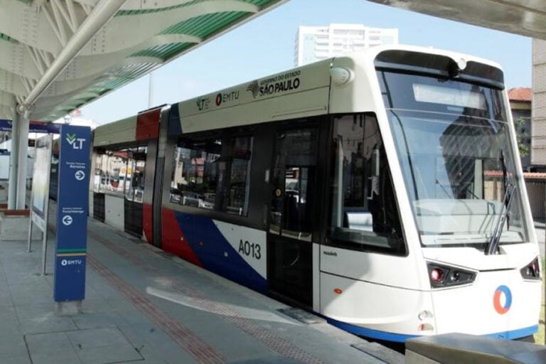 Novo trecho do VLT em Santos começa a funcionar em Santos