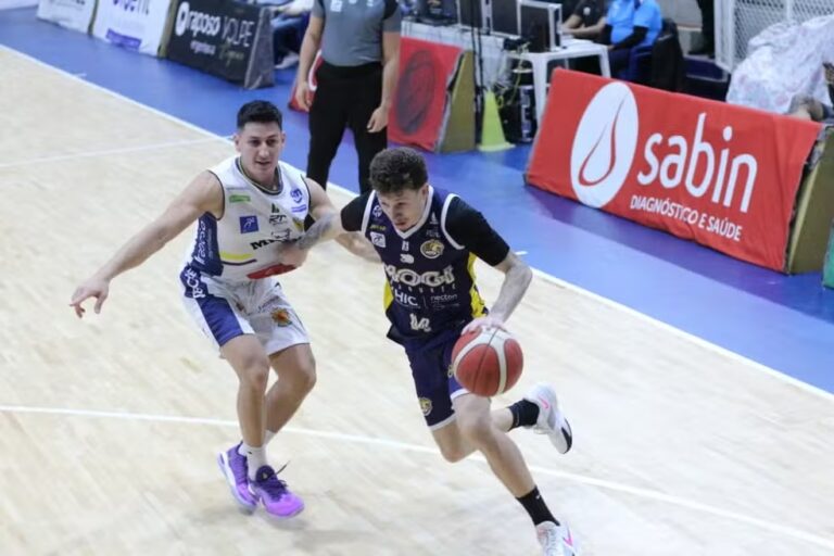 São José vence Mogi e sobe para o sétimo lugar no NBB