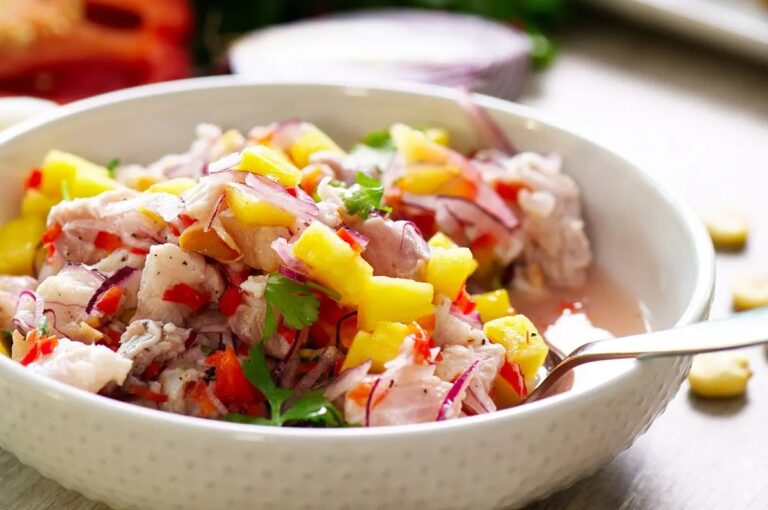 Aprenda a prepara um refrescante Ceviche Tropical