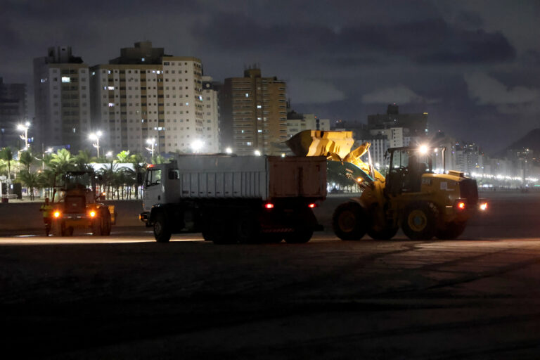 Praia Grande recolhe 638 toneladas de lixo da praia após o Réveillon