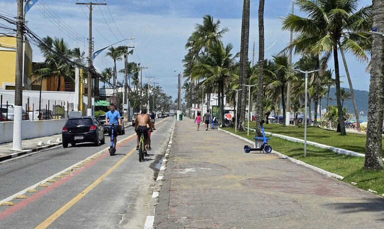 Guarujá cria novas regras para circulação de ciclomotores e bicicletas elétricas