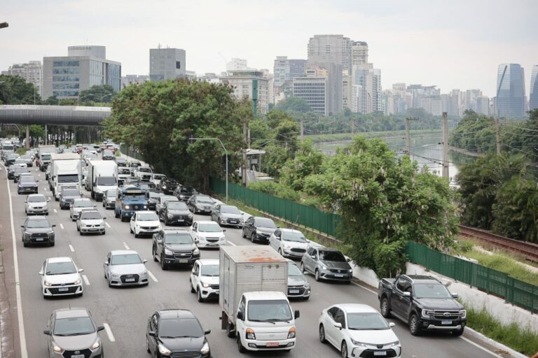 Mudanças no exame de CNH: carro automático é autorizado e fim da baliza