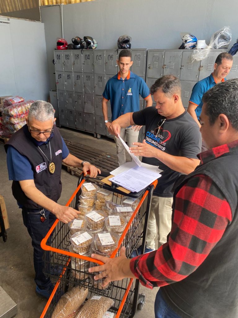 Alimentos e rações sem validade ou vencidos são retirados de circulação em João Pessoa