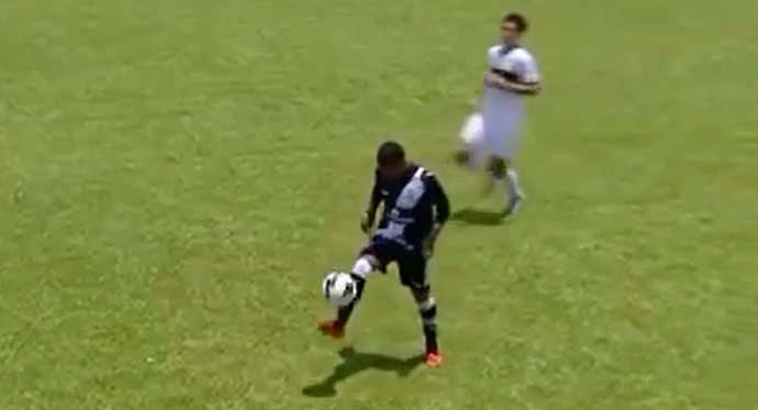 Jogador da Ponte Preta recebe cartão por fazer embaixadinhas na estreia da Copinha Jogador da Ponte Preta recebe cartão por fazer embaixadinhas na estreia da Copinha