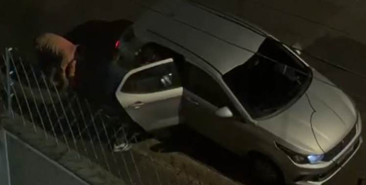 Jovem é assaltado dentro do carro durante corrida por aplicativo; motorista foge sem prestar ajuda