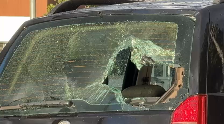 Acidente de trânsito termina em confusão na Av. John Boyd Dunlop