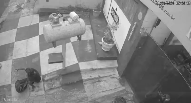 Homem invade loja e furta cerca de R$ 5 mil em produtos em Campinas