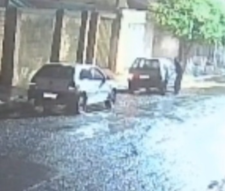 VÍDEO: Criminosos são flagrados furtando carro em Ribeirão Preto