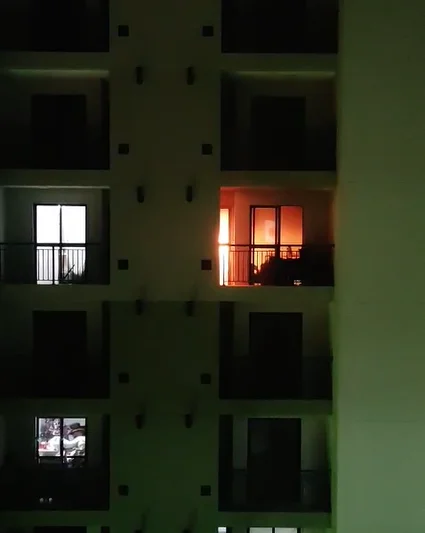 Apartamento pega fogo em Campinas após vela esquecida na cozinha