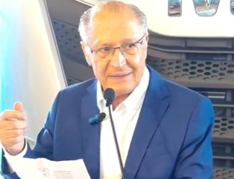 Alckmin em Ribeirão: vice-presidente entrega caminhões e anuncia investimentos na saúde local