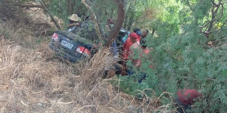 Acidente mata mãe e deixa pai e filho feridos na BR-104, na PB