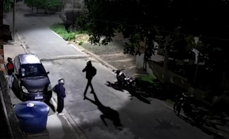 Trio furta moto avaliada em R$ 23 mil em garagem no Jardim Cristóvão