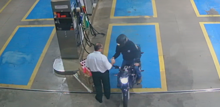 Suspeito de assaltar seis postos de combustível é preso com moto e dinheiro