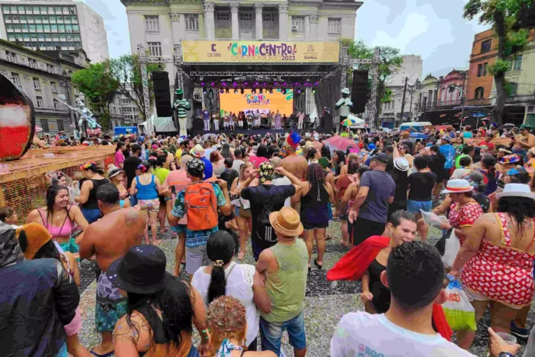 Santos Carnacentro 2026 é lançado neste sábado com programação gratuita na Praia do Boqueirão