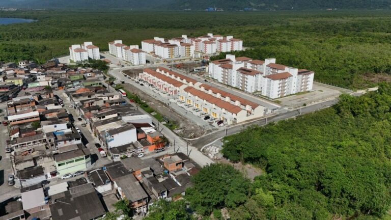 Governo de SP entrega 1.075 moradias em Cubatão e libera R$ 8 mi para a saúde da cidade