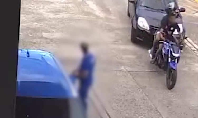 Motorista impede roubo e bandidos pulam em rio para fugir em Campinas