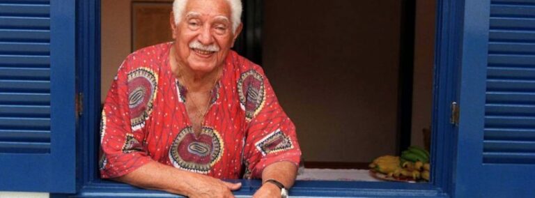 Cine Verão leva cinema brasileiro e música à orla de Caraguatatuba até fevereiro