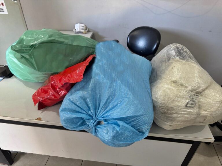 PRF prende pai e filho com 25 quilos de maconha na BR-230, em Santa Rita