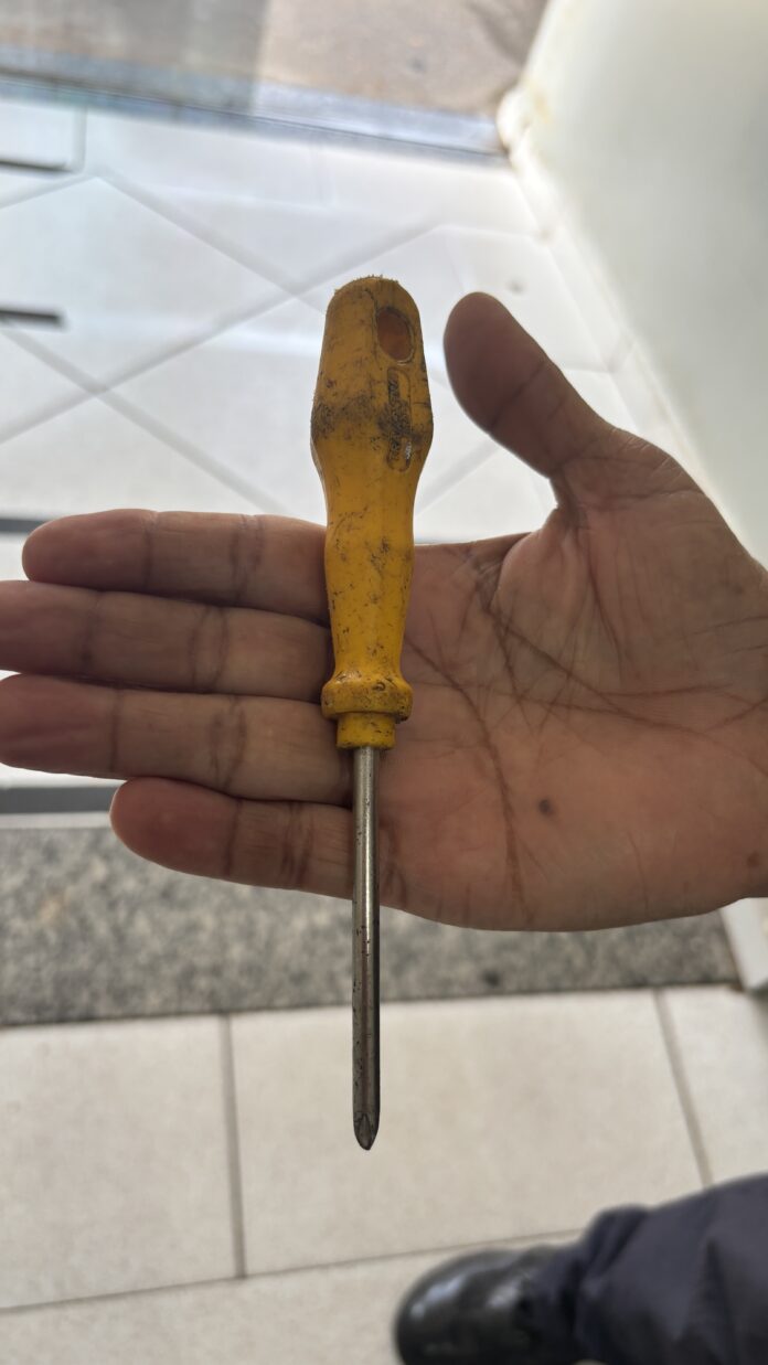 Passageira e fiscal são atacados dentro de ônibus em rodoviária