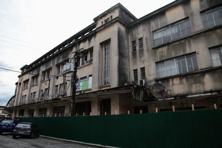 Regras de estacionamento no entorno do Mercado Municipal de Santos são alteradas