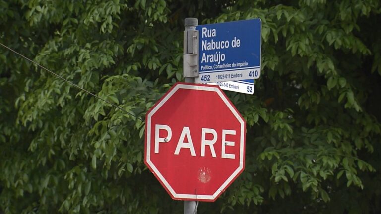 Cruzamento no Embaré preocupa moradores após sucessivos acidentes em Santos