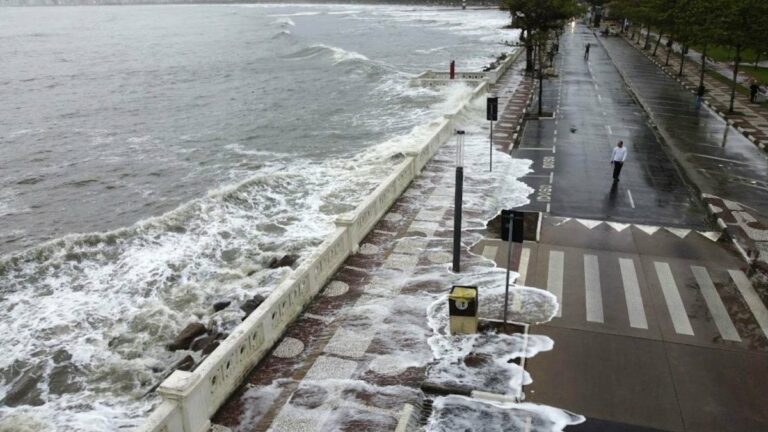 Baixada Santista entra em alerta com previsão de chuvas fortes e ondas de mais de 2 metros