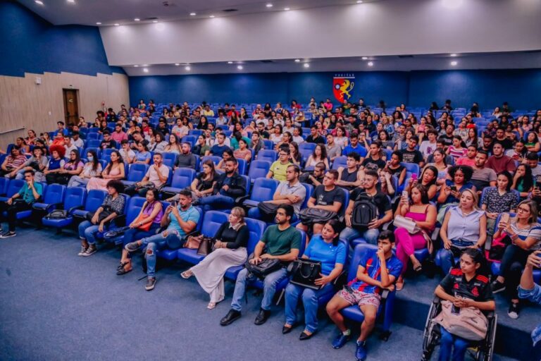 Quem não realizar o recadastramento no prazo perde o benefício. A ausência para assinatura do termo ou o trancamento total do curso também resultam na exclusão