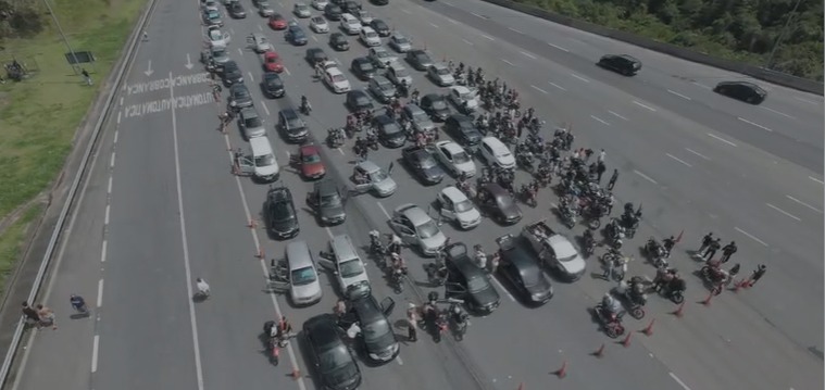 Após 12 horas de interdição, Tamoios é totalmente liberada