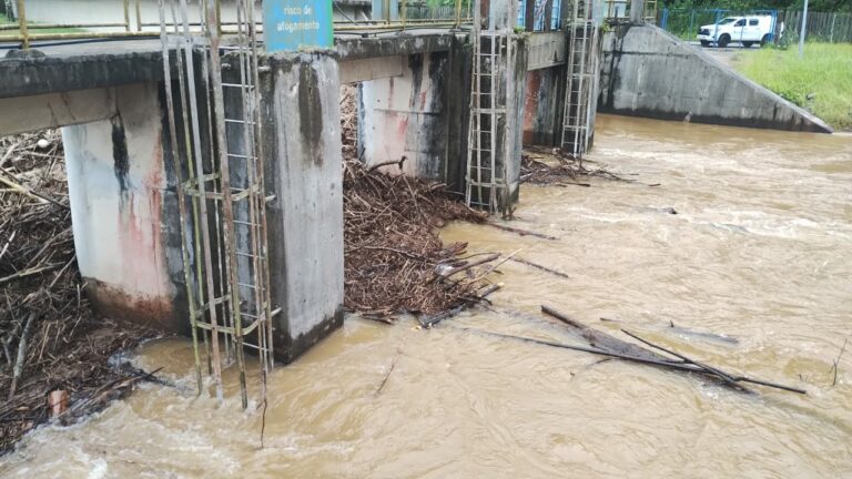 Temporal impacta estações de tratamento de água da Baixada Santista; VÍDEO