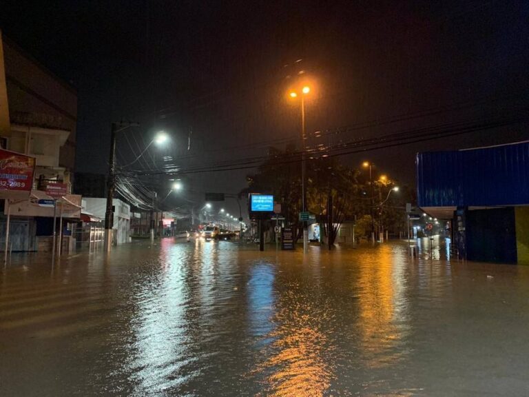 Ubatuba registra alagamentos após chuva intensa