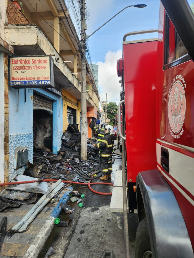 Incêndio atinge depósito de materiais eletrônicos em Aparecida