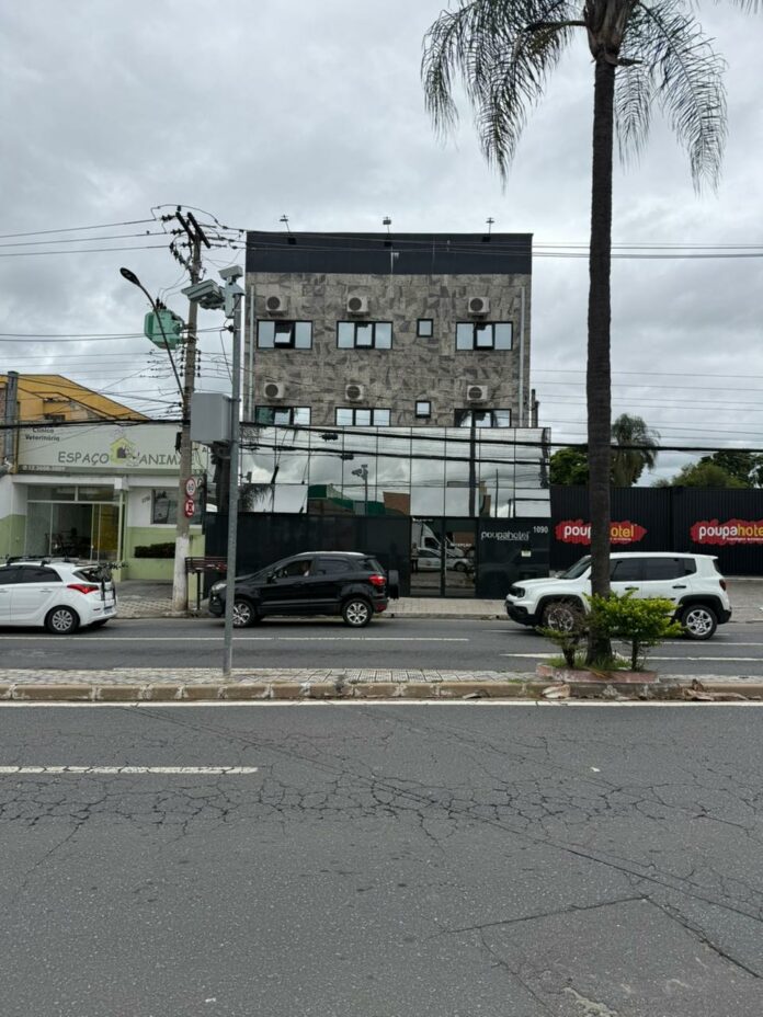 Mulher é morta a facadas dentro de hotel em Taubaté