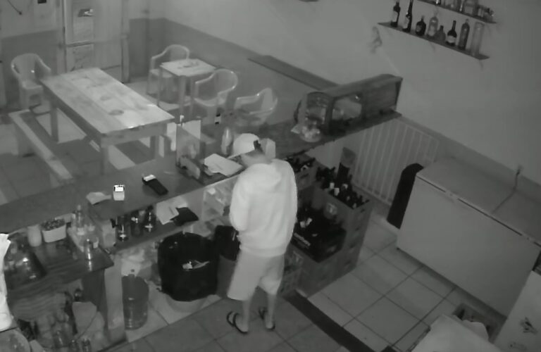 VÍDEO: Bar é invadido e furtado no Centro de Cunha