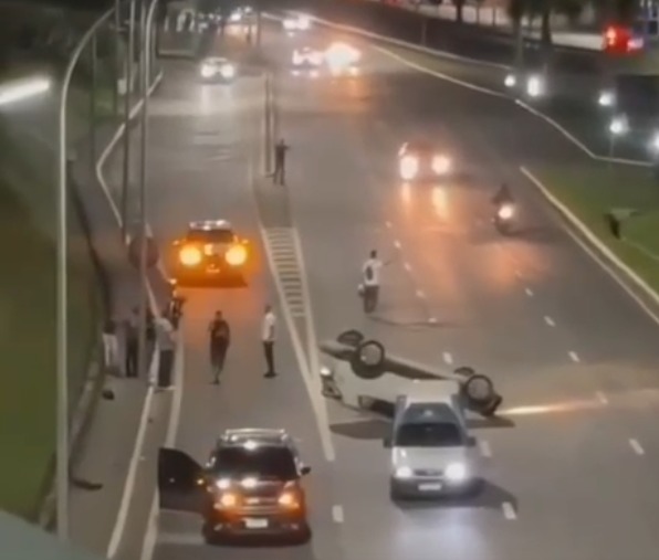 Capotamento interdita Anel Viário em São José Capotamento interdita Anel Viário em São José