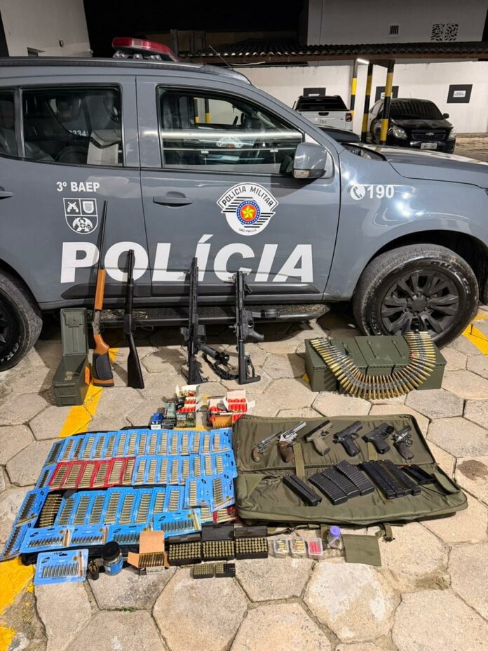 BAEP prende grupo com armas e grande quantidade de munições em Caraguatatuba