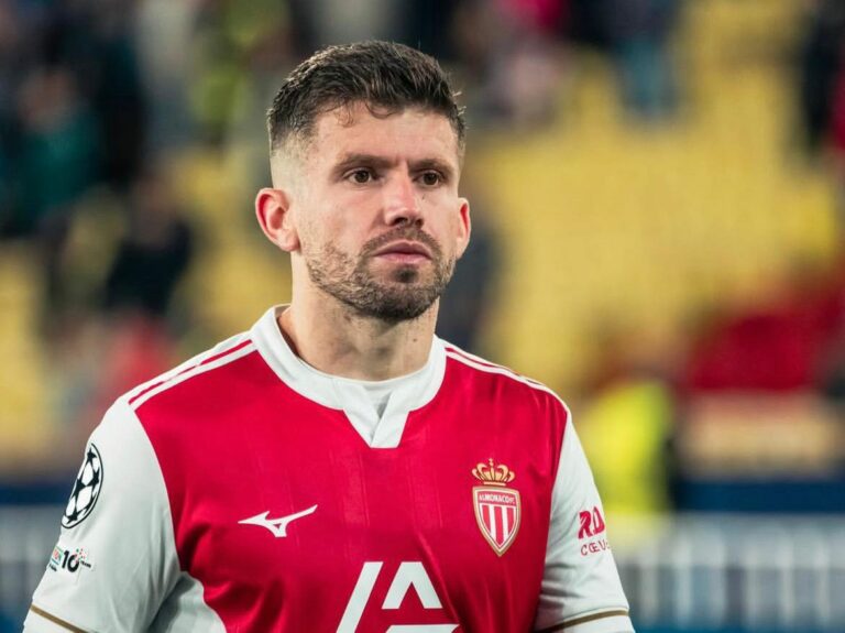 Lateral de clube europeu possui centro esportivo em Praia Grande