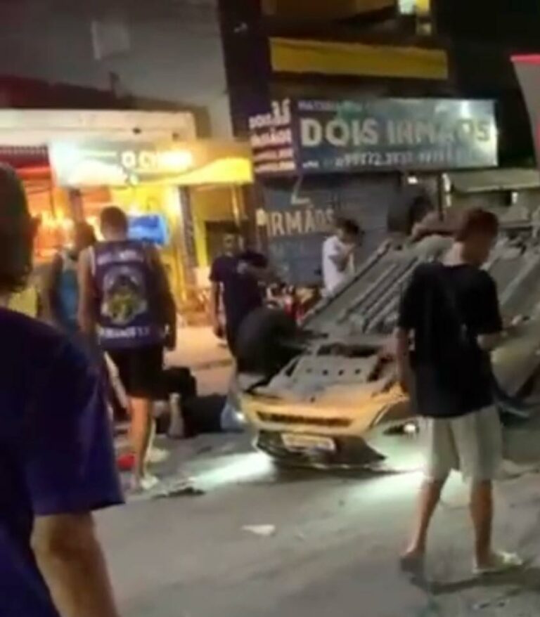 Motorista capota carro em movimentada avenida do litoral